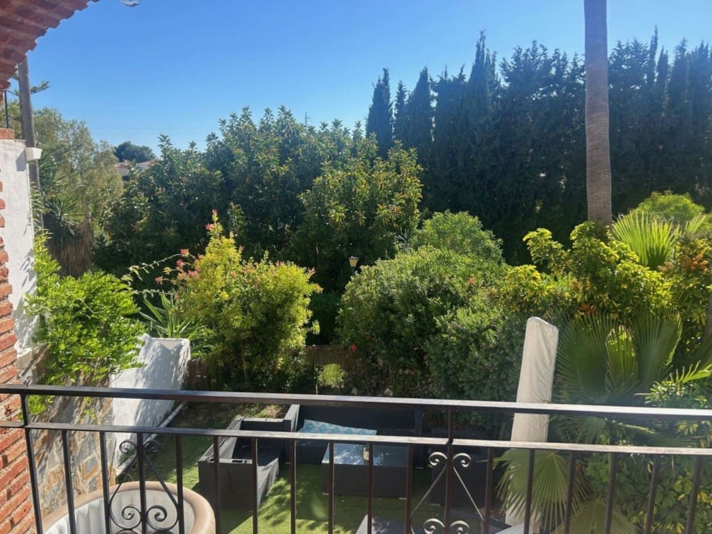 Casa de 4 habitaciones en Calahonda en venta con piscina garaje - 425.000 € (Ref: 9468083)