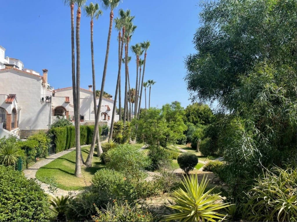 Casa de 4 habitaciones en Calahonda en venta con piscina garaje - 425.000 € (Ref: 9468083)