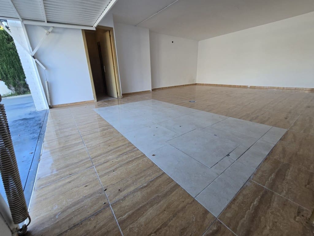 4 Zimmer Villa zu verkaufen in Mijas Costa mit Pool Garage - 895.000 € (Ref: 9468085)