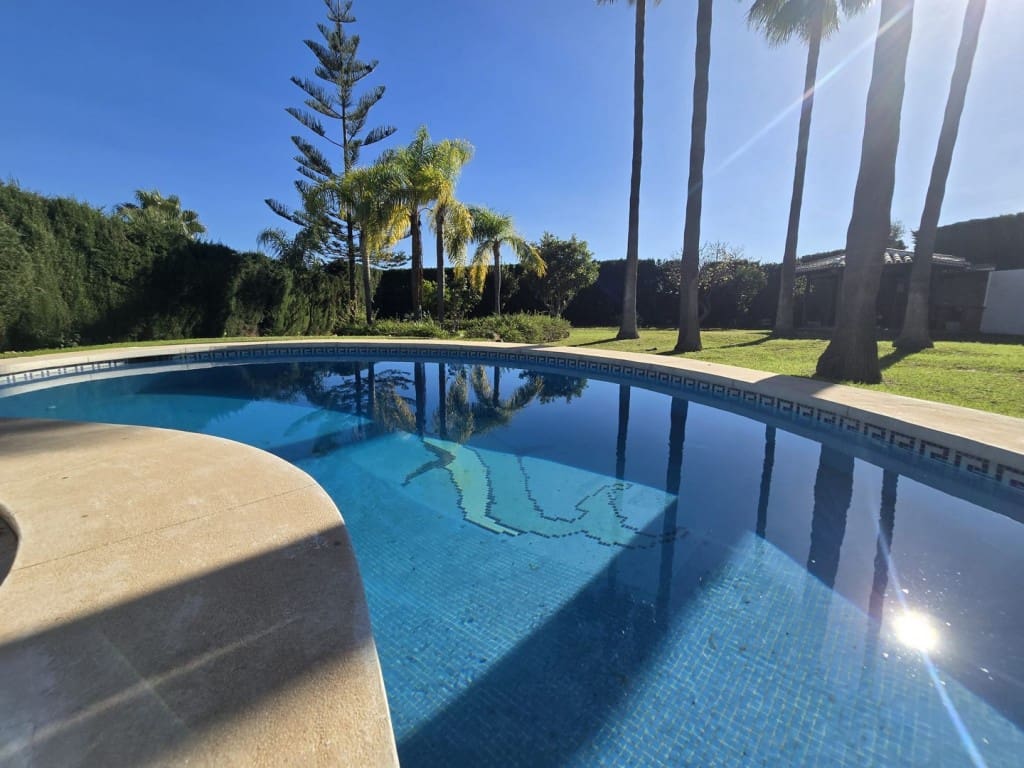 4 Zimmer Villa zu verkaufen in Mijas Costa mit Pool Garage - 895.000 € (Ref: 9468085)