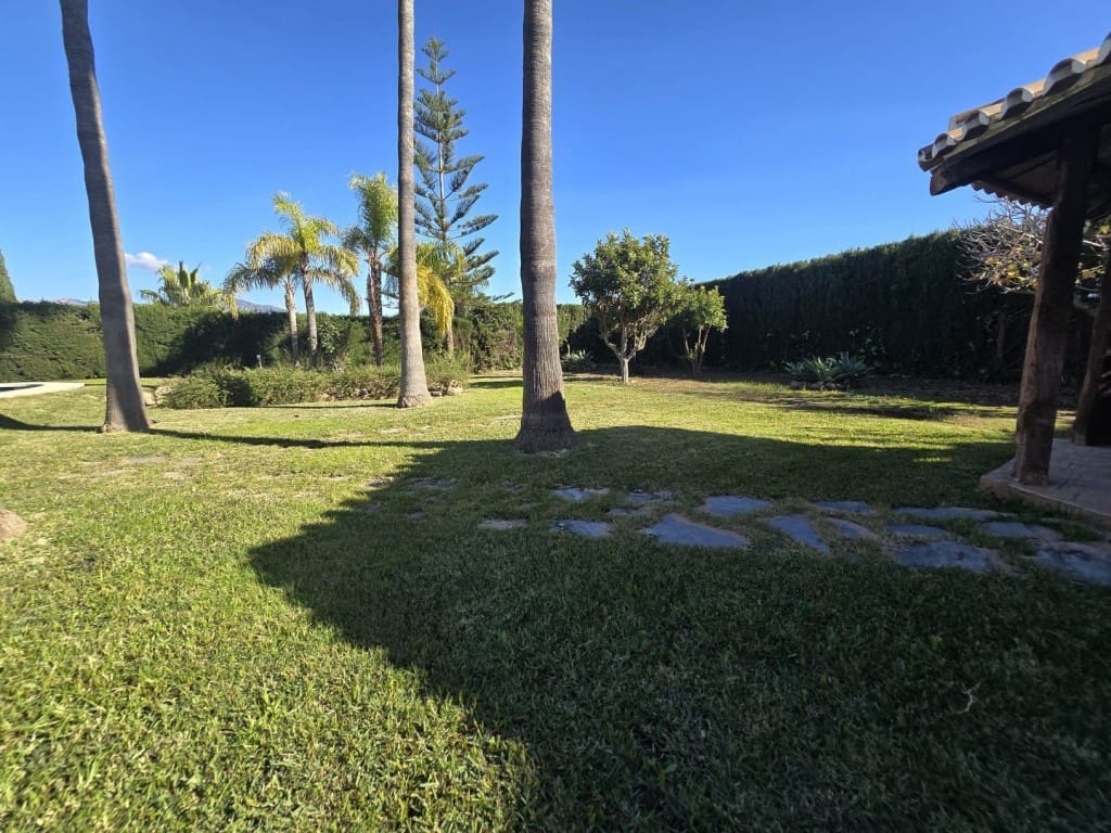 4 Zimmer Villa zu verkaufen in Mijas Costa mit Pool Garage - 895.000 € (Ref: 9468085)