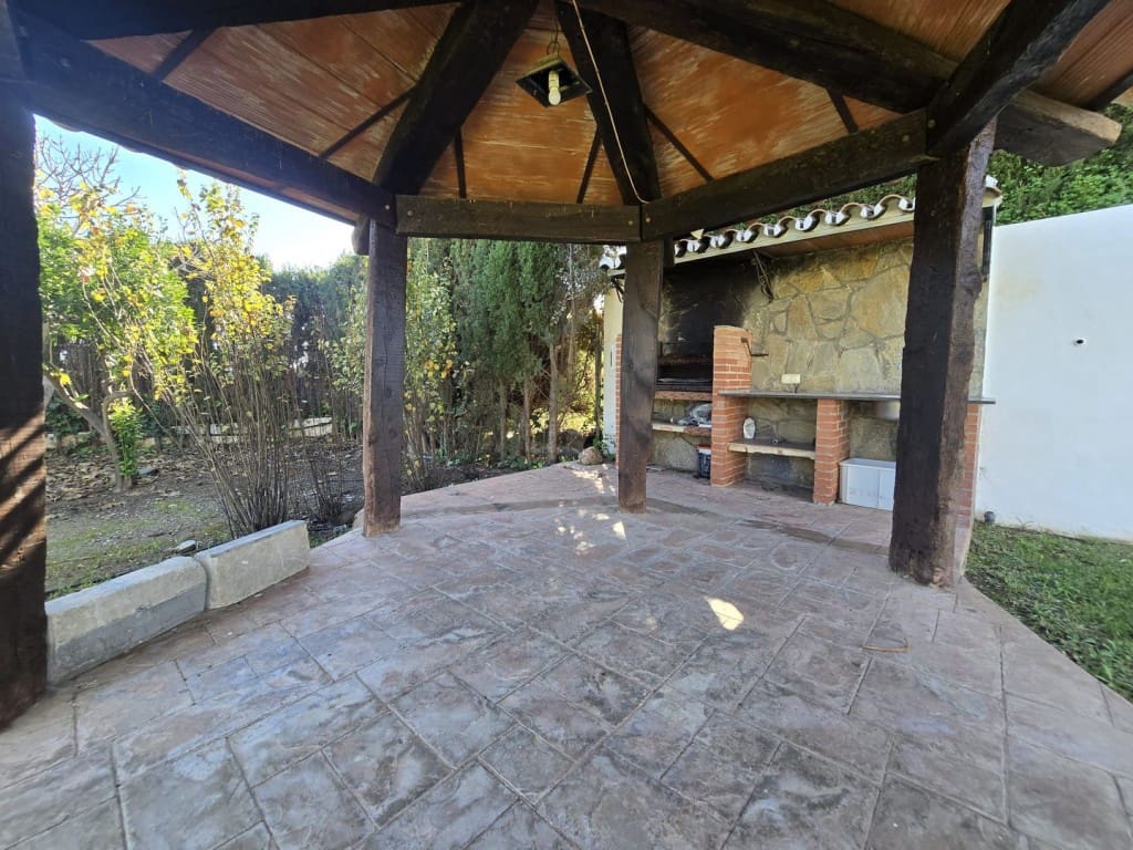 4 Zimmer Villa zu verkaufen in Mijas Costa mit Pool Garage - 895.000 € (Ref: 9468085)