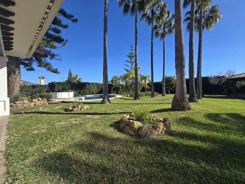 4 Zimmer Villa zu verkaufen in Mijas Costa mit Pool Garage - 895.000 € (Ref: 9468085)