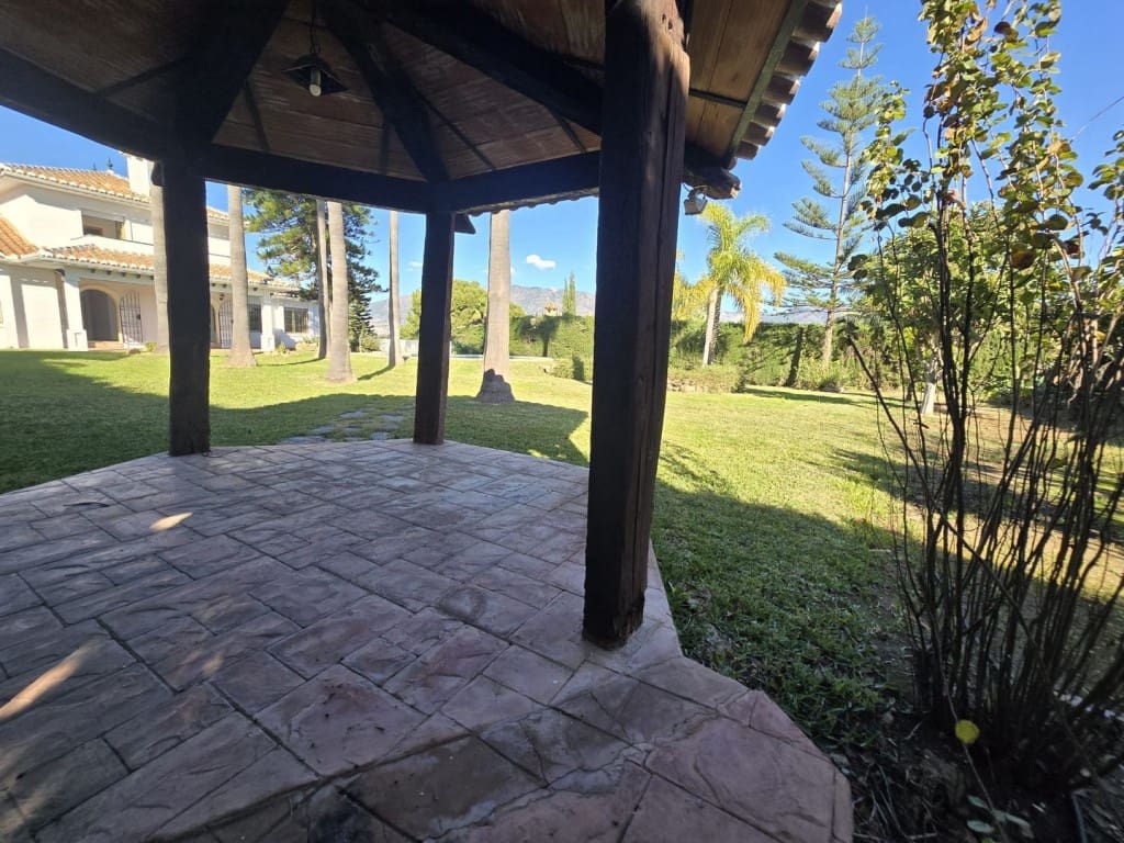 4 Zimmer Villa zu verkaufen in Mijas Costa mit Pool Garage - 895.000 € (Ref: 9468085)