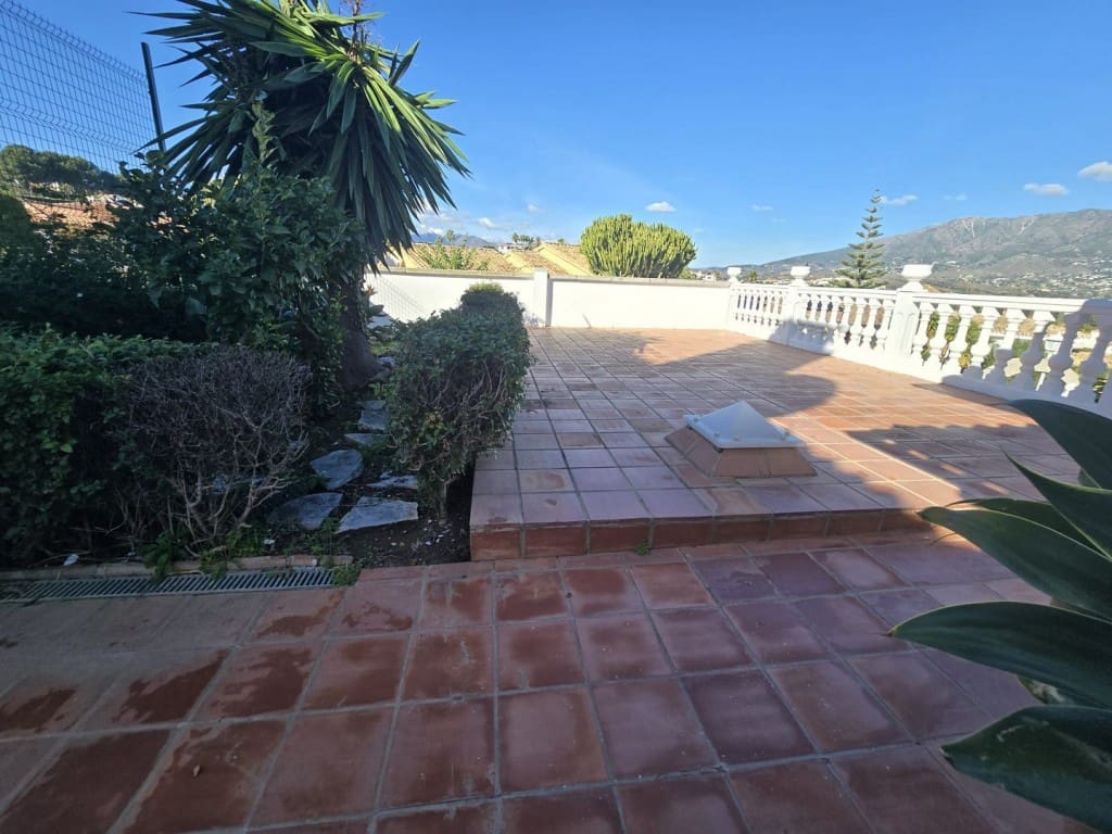 4 Zimmer Villa zu verkaufen in Mijas Costa mit Pool Garage - 895.000 € (Ref: 9468085)