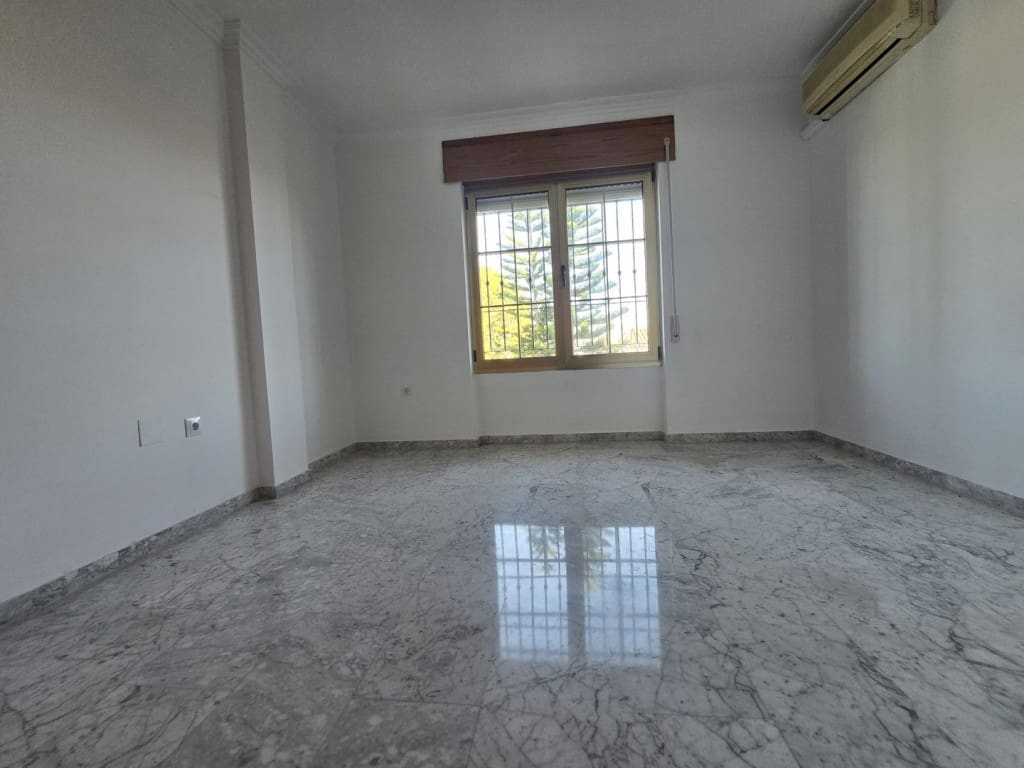 4 Zimmer Villa zu verkaufen in Mijas Costa mit Pool Garage - 895.000 € (Ref: 9468085)