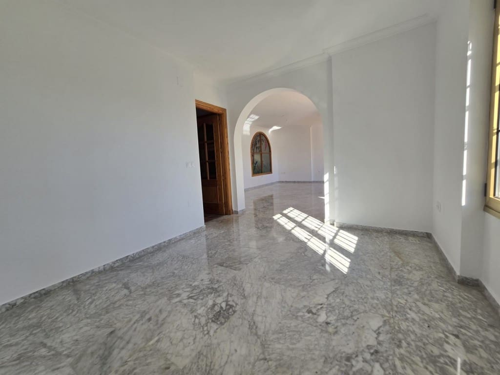 4 Zimmer Villa zu verkaufen in Mijas Costa mit Pool Garage - 895.000 € (Ref: 9468085)