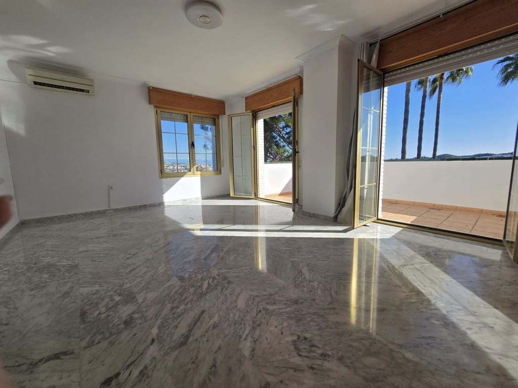 4 Zimmer Villa zu verkaufen in Mijas Costa mit Pool Garage - 895.000 € (Ref: 9468085)