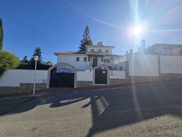 4 soverom Villa til salgs i Mijas Costa, Mijas med svømmebasseng garasje - € 895 000 (Ref: 9468085)