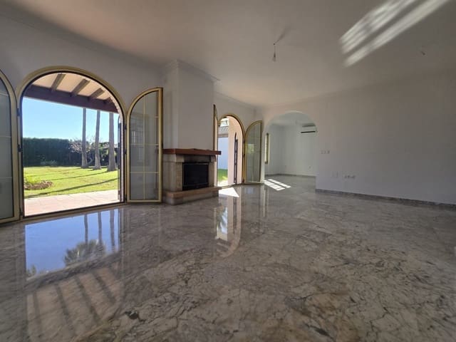 4 soverom Villa til salgs i Mijas Costa, Mijas med svømmebasseng garasje - € 895 000 (Ref: 9468085)