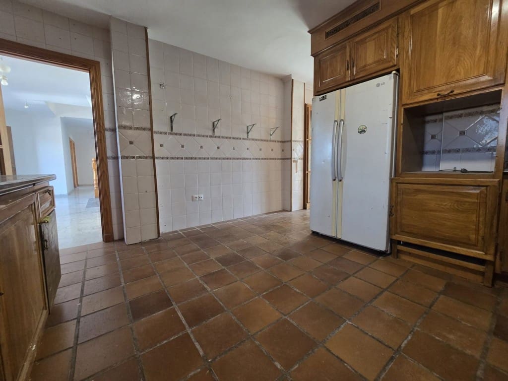 4 Zimmer Villa zu verkaufen in Mijas Costa mit Pool Garage - 895.000 € (Ref: 9468085)