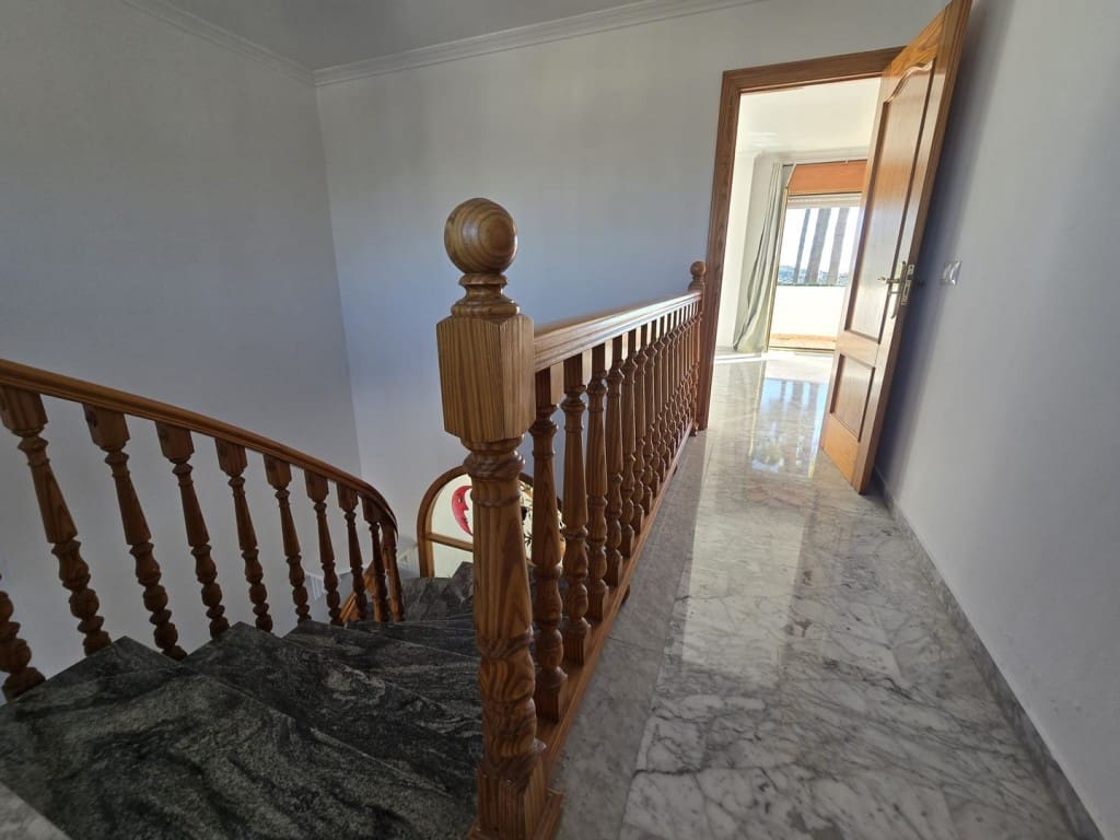 4 Zimmer Villa zu verkaufen in Mijas Costa mit Pool Garage - 895.000 € (Ref: 9468085)