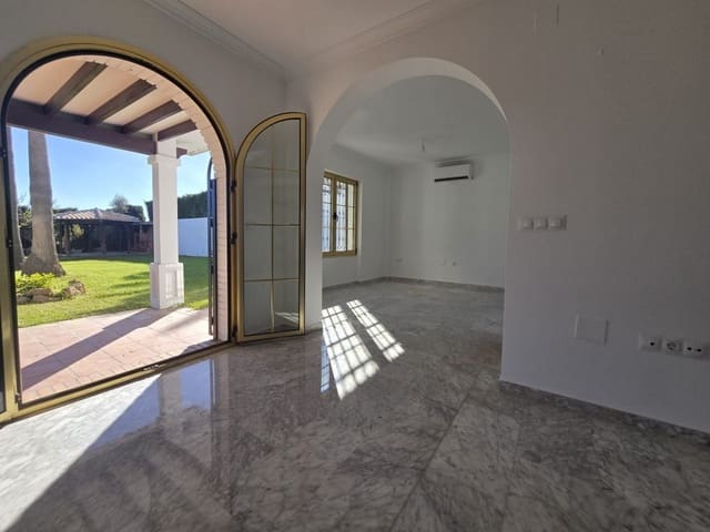 4 soverom Villa til salgs i Mijas Costa, Mijas med svømmebasseng garasje - € 895 000 (Ref: 9468085)