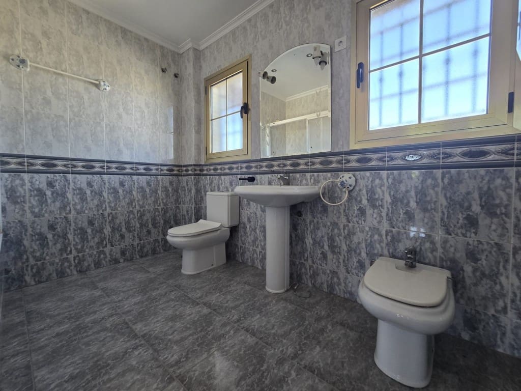 4 Zimmer Villa zu verkaufen in Mijas Costa mit Pool Garage - 895.000 € (Ref: 9468085)