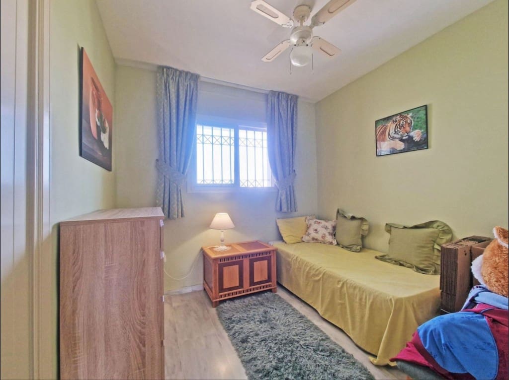 2 bedroom Apartment for sale in Calahonda with pool garage - € 349,950 (Ref: 9468086)