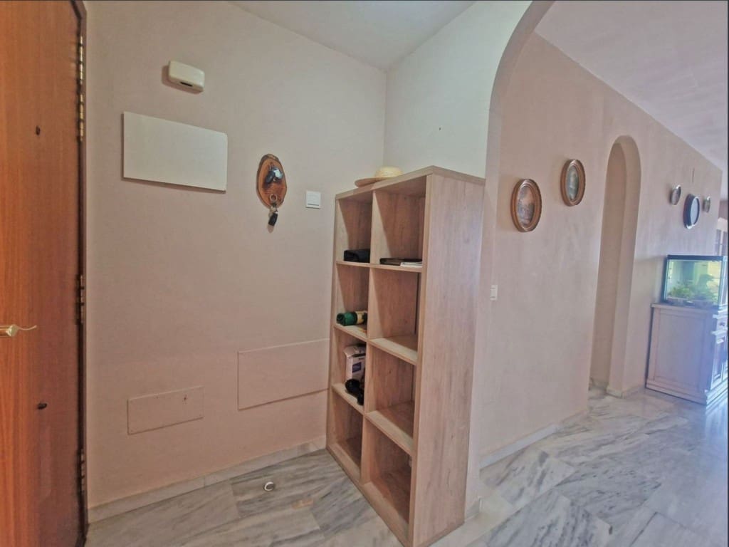 2 bedroom Apartment for sale in Calahonda with pool garage - € 349,950 (Ref: 9468086)