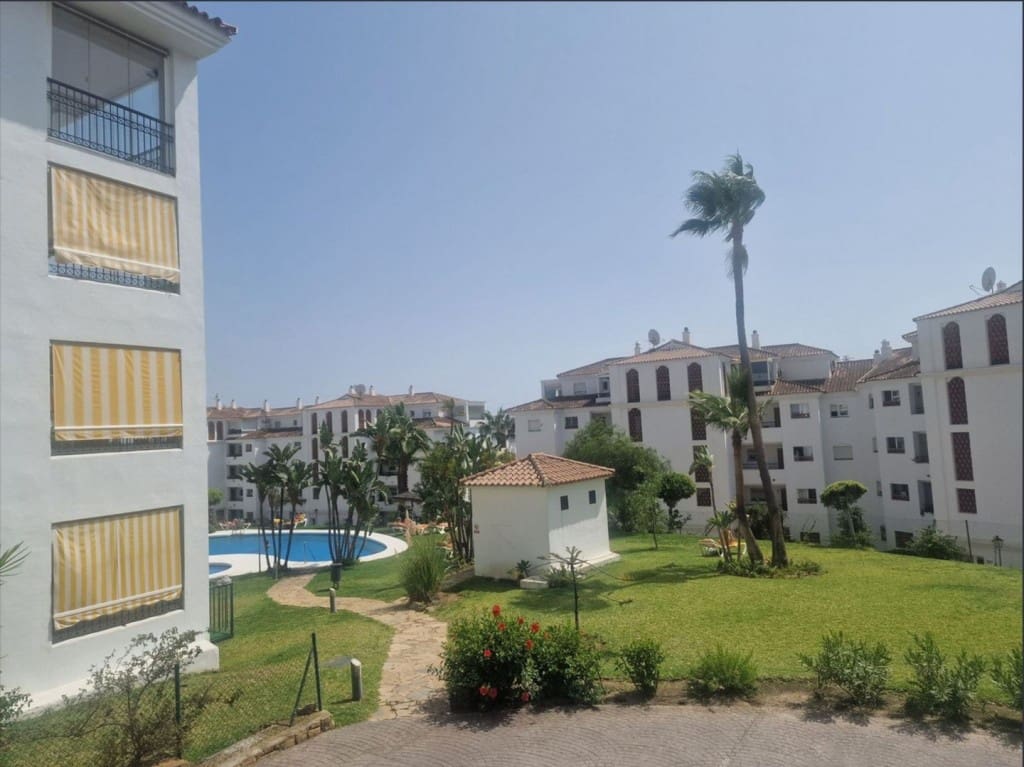 2 bedroom Apartment for sale in Calahonda with pool garage - € 349,950 (Ref: 9468086)