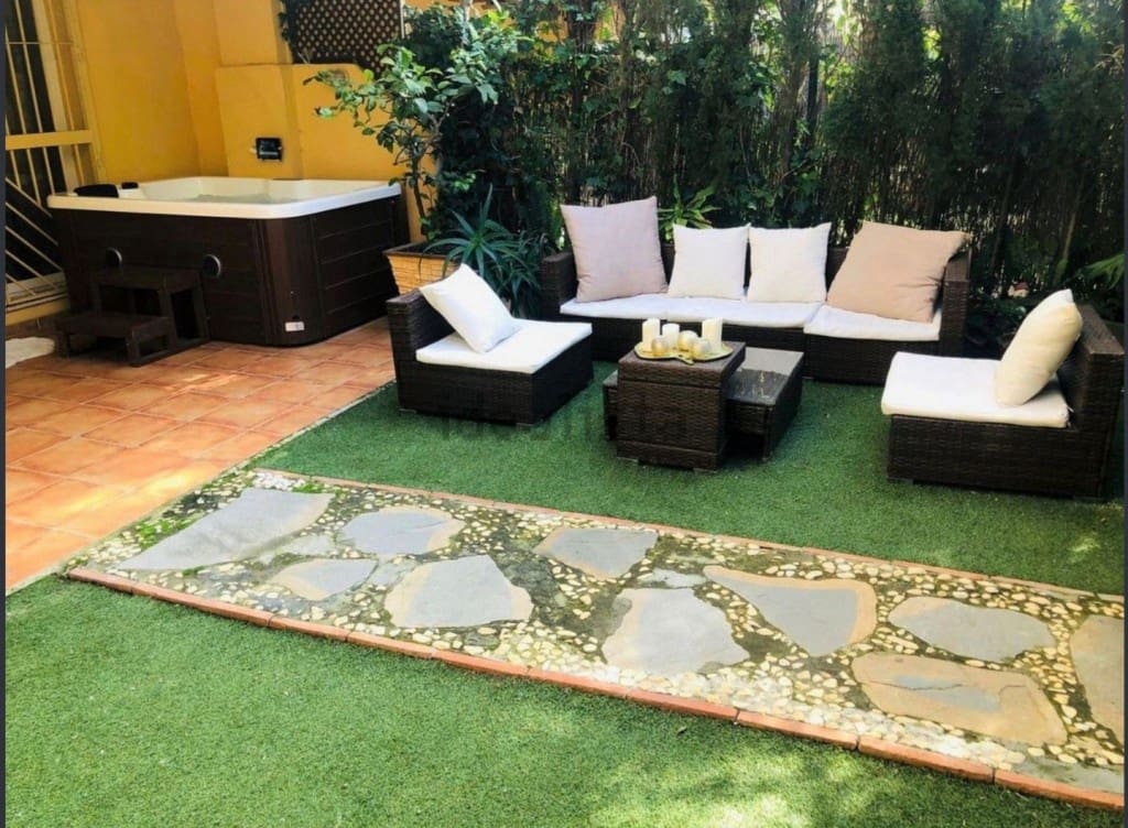 2 bedroom Beach Apartment for sale in Calahonda with pool garage - € 354,000 (Ref: 9468088)