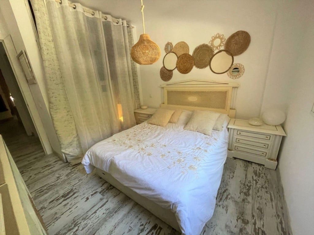 2 bedroom Beach Apartment for sale in Calahonda with pool garage - € 354,000 (Ref: 9468088)