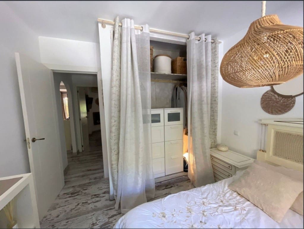 2 bedroom Beach Apartment for sale in Calahonda with pool garage - € 354,000 (Ref: 9468088)