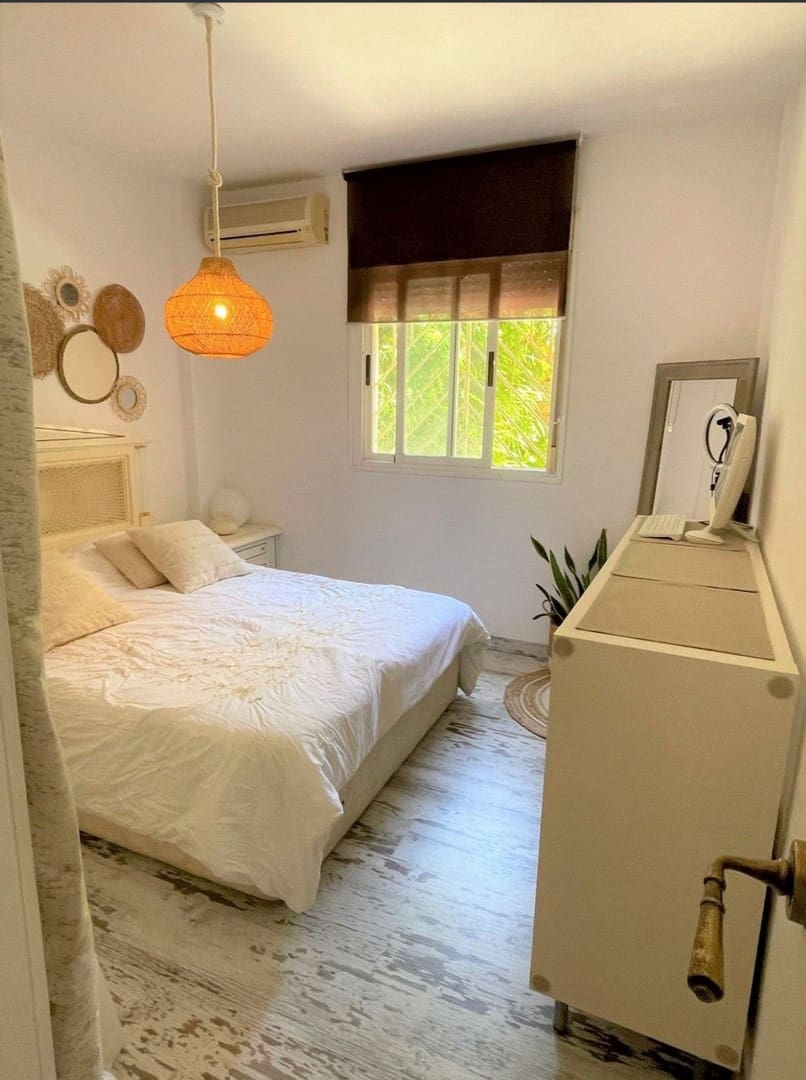 2 bedroom Beach Apartment for sale in Calahonda with pool garage - € 354,000 (Ref: 9468088)