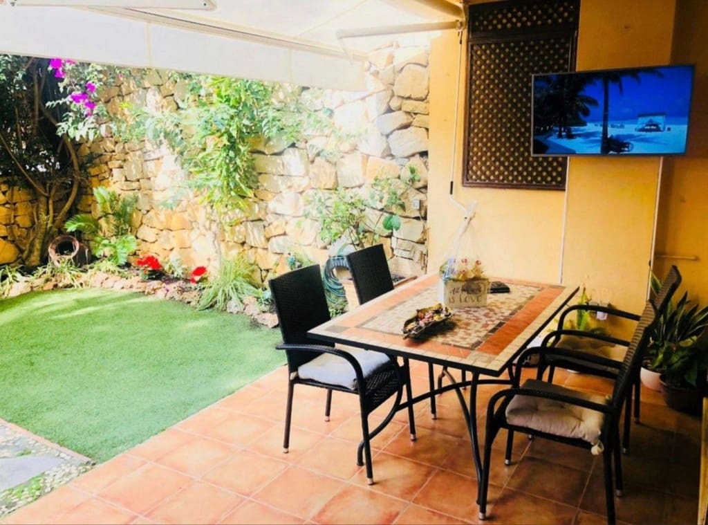 2 bedroom Beach Apartment for sale in Calahonda with pool garage - € 354,000 (Ref: 9468088)