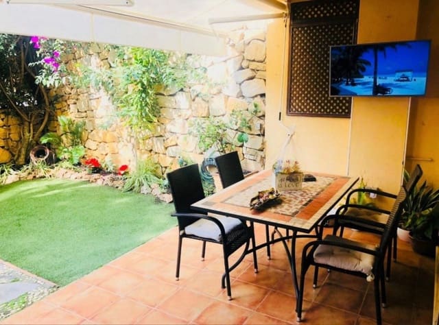 2 bedroom Beach Apartment for sale in Calahonda, Mijas with pool garage - € 354,000 (Ref: 9468088)