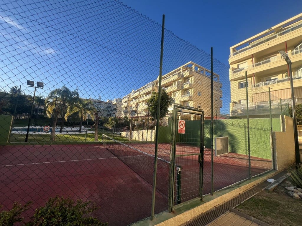 Apartamento de 3 habitaciones en La Cala Hills en venta con piscina garaje - 375.000 € (Ref: 9501814)