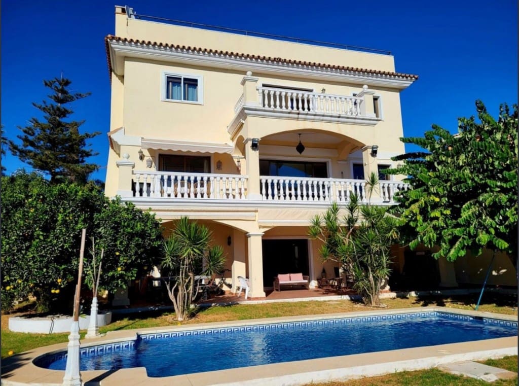 Chalet de 7 habitaciones en Marbella en venta con piscina garaje - 1.850.000 € (Ref: 9511961)