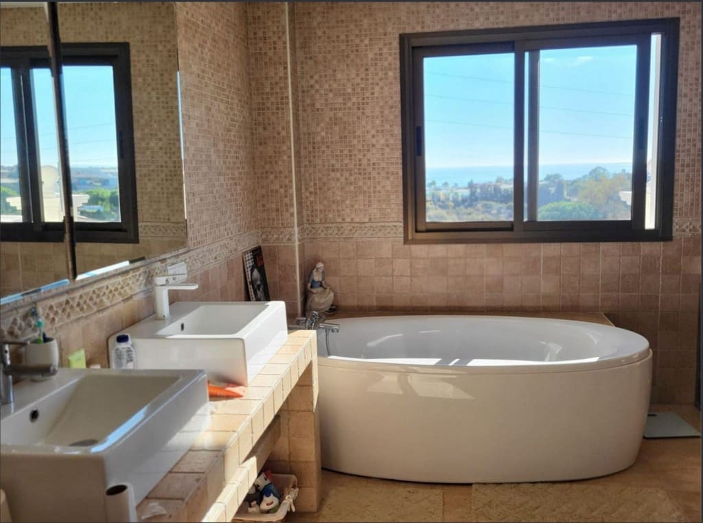 Chalet de 7 habitaciones en Marbella en venta con piscina garaje - 1.850.000 € (Ref: 9511961)