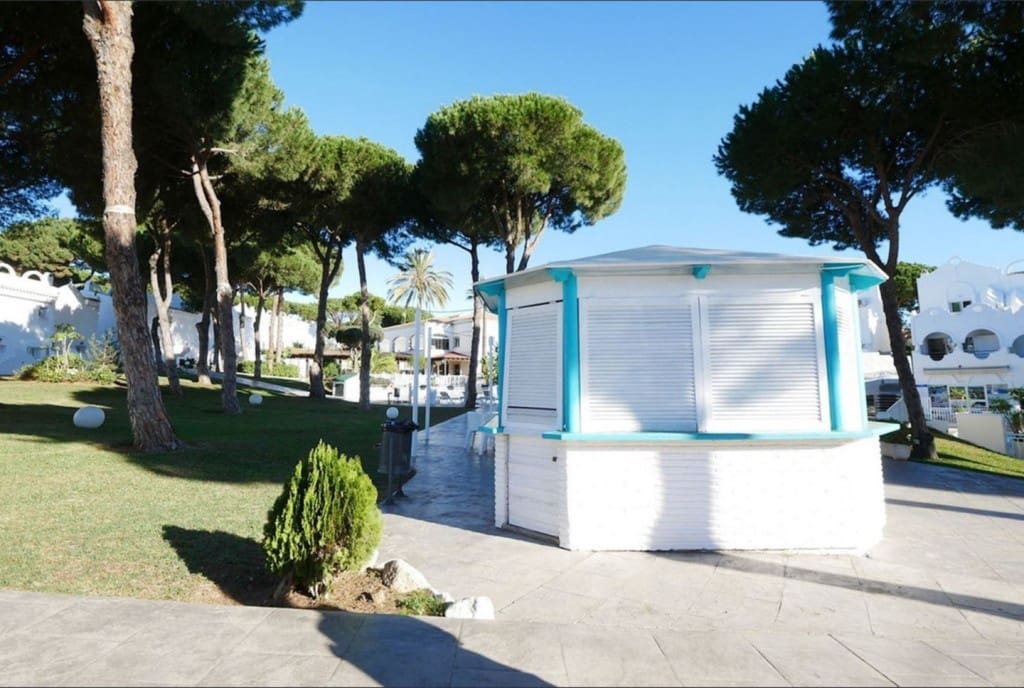 2 soverom Hus til salgs i Cabopino med svømmebasseng - € 319 000 (Ref: 9511962)