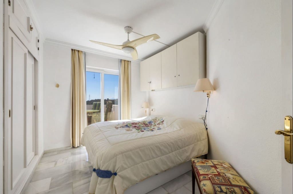 2 bedroom Penthouse for sale in Calahonda with pool - € 340,000 (Ref: 9511963)