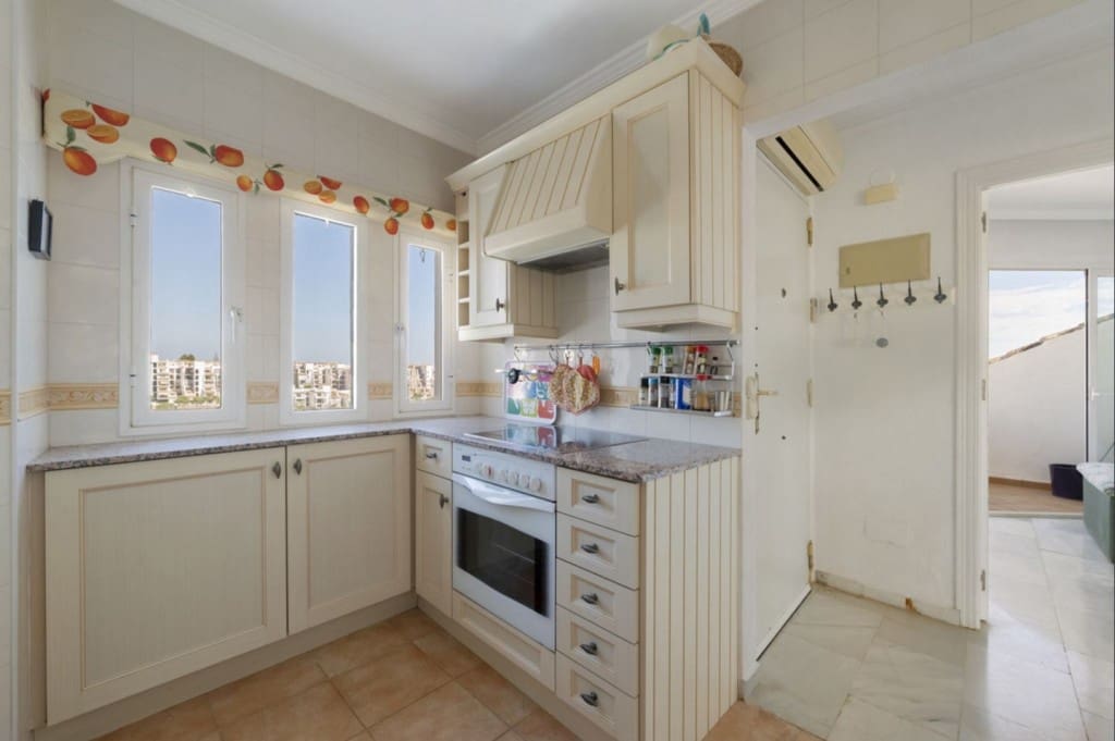 2 bedroom Penthouse for sale in Calahonda with pool - € 340,000 (Ref: 9511963)