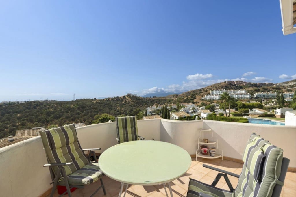 2 bedroom Penthouse for sale in Calahonda with pool - € 340,000 (Ref: 9511963)