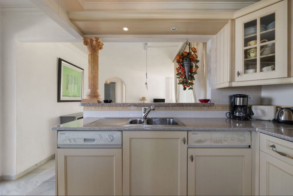 2 bedroom Penthouse for sale in Calahonda with pool - € 340,000 (Ref: 9511963)