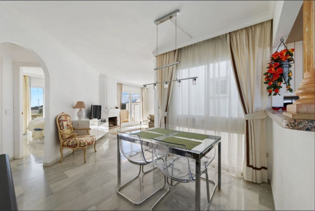 2 bedroom Penthouse for sale in Calahonda with pool - € 340,000 (Ref: 9511963)