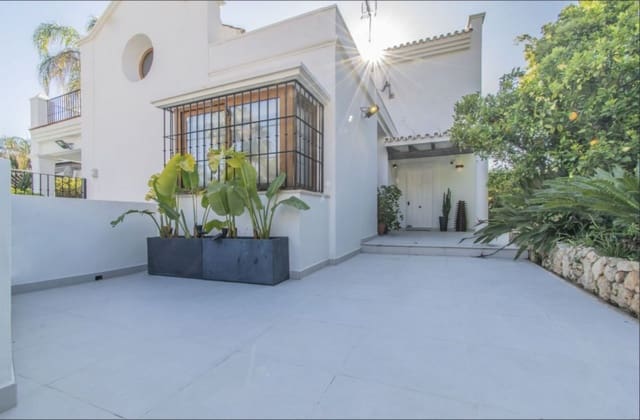 5 soveværelse Villa til salg i Marbella med swimmingpool garage - € 1.995.000 (Ref: 9518403)