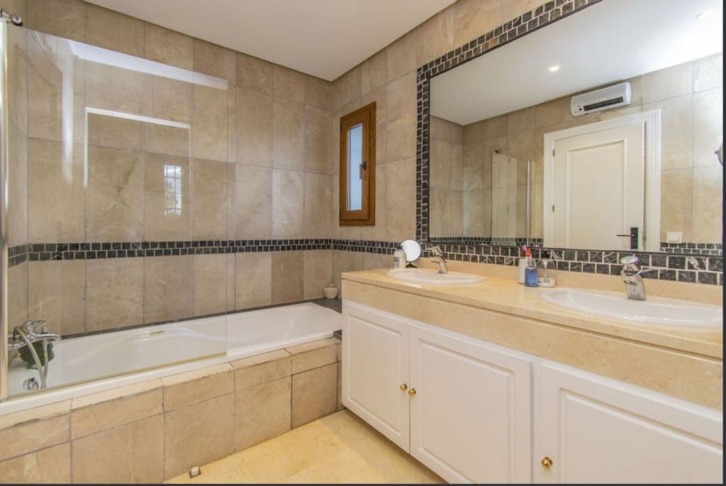 5 camera da letto Villa in vendita in Marbella con piscina garage - 1.995.000 € (Rif: 9518403)