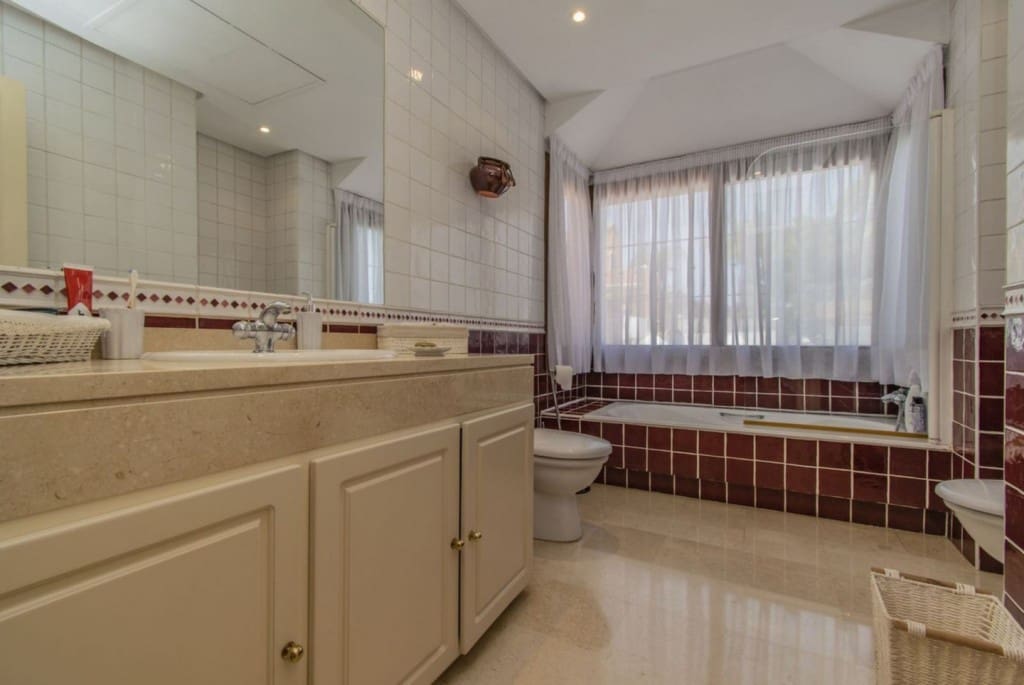 5 camera da letto Villa in vendita in Marbella con piscina garage - 1.995.000 € (Rif: 9518403)