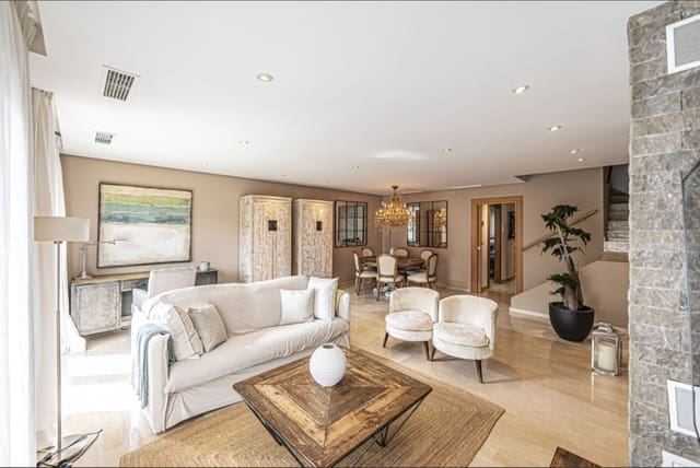 Casa de 2 habitaciones en Marbella en venta con piscina garaje - 850.000 € (Ref: 9518404)