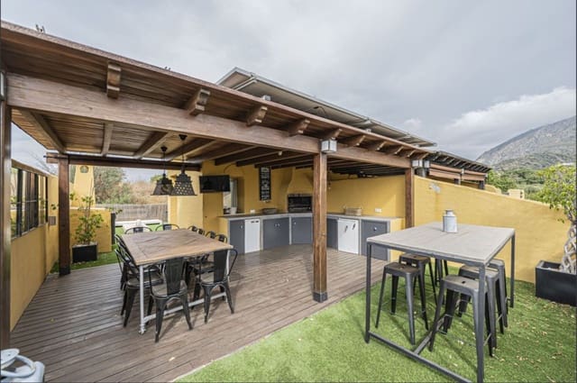 Casa de 2 habitaciones en Marbella en venta con piscina garaje - 850.000 € (Ref: 9518404)