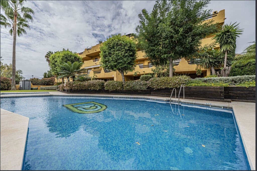 Casa de 2 habitaciones en Marbella en venta con piscina garaje - 850.000 € (Ref: 9518404)