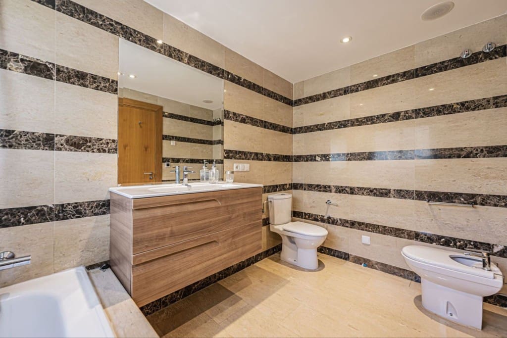 Casa de 2 habitaciones en Marbella en venta con piscina garaje - 850.000 € (Ref: 9518404)