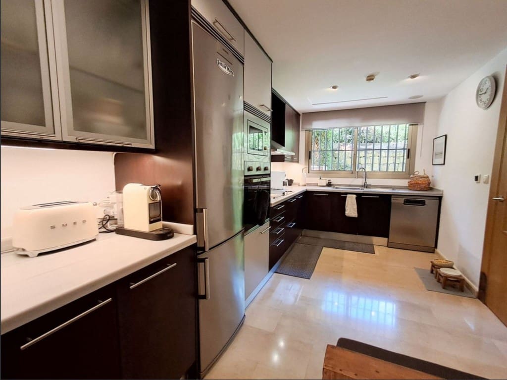 3 soveværelse Byhus til salg i Marbella med swimmingpool garage - € 785.000 (Ref: 9518405)