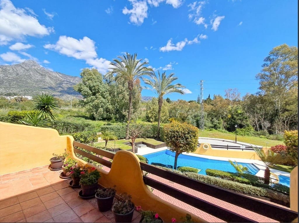 3 soveværelse Byhus til salg i Marbella med swimmingpool garage - € 785.000 (Ref: 9518405)