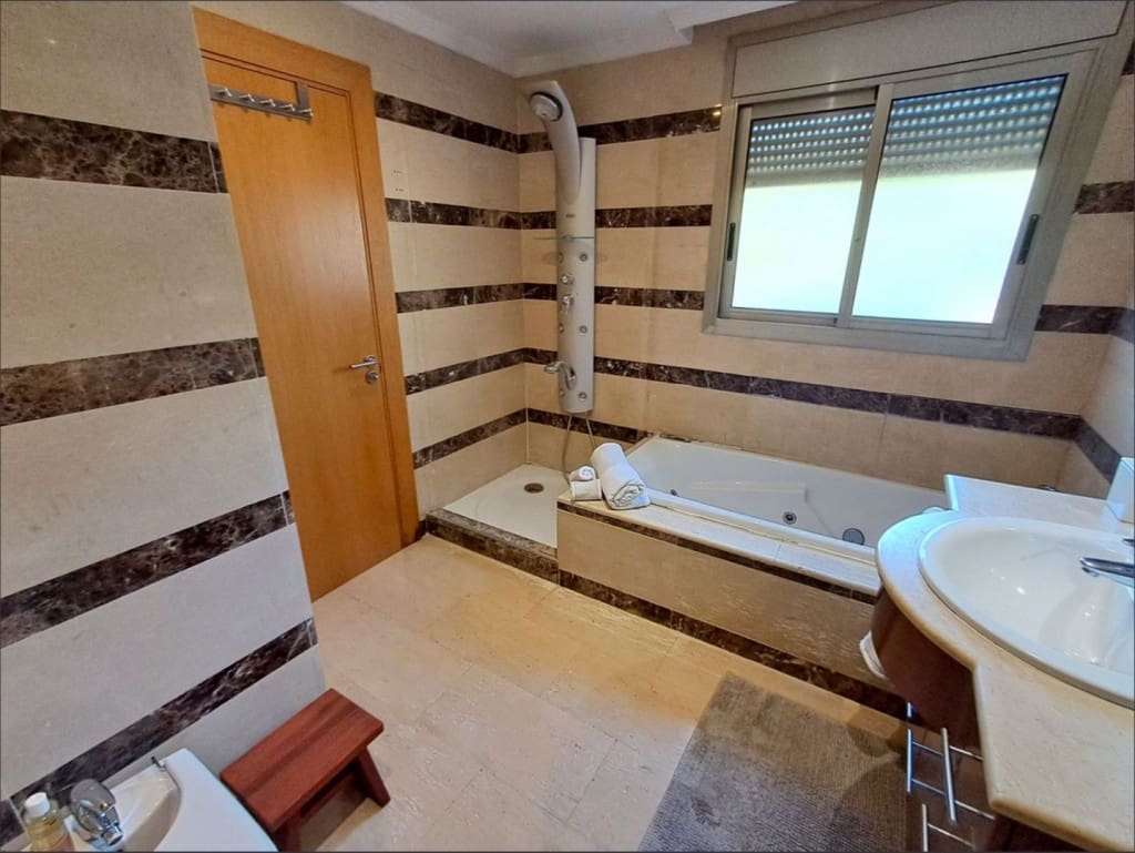 3 soveværelse Byhus til salg i Marbella med swimmingpool garage - € 785.000 (Ref: 9518405)