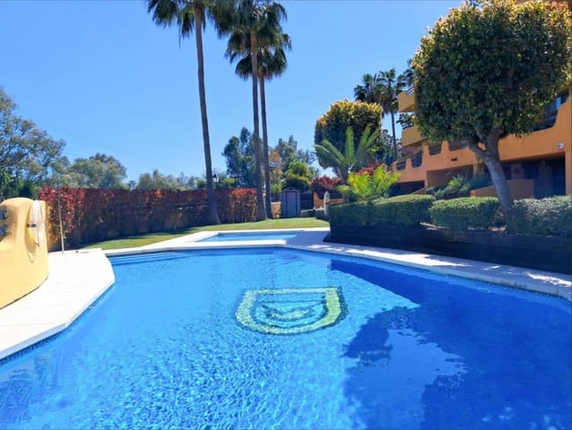 3 soveværelse Byhus til salg i Marbella med swimmingpool garage - € 785.000 (Ref: 9518405)