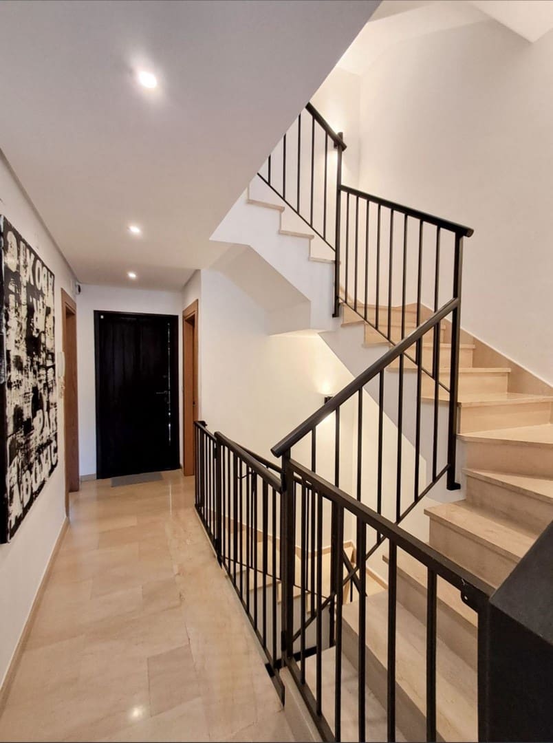 3 soveværelse Byhus til salg i Marbella med swimmingpool garage - € 785.000 (Ref: 9518405)