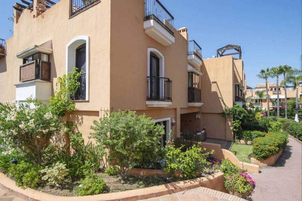 2 bedroom Townhouse for sale in Los Monteros with pool garage - € 1,150,000 (Ref: 9518406)