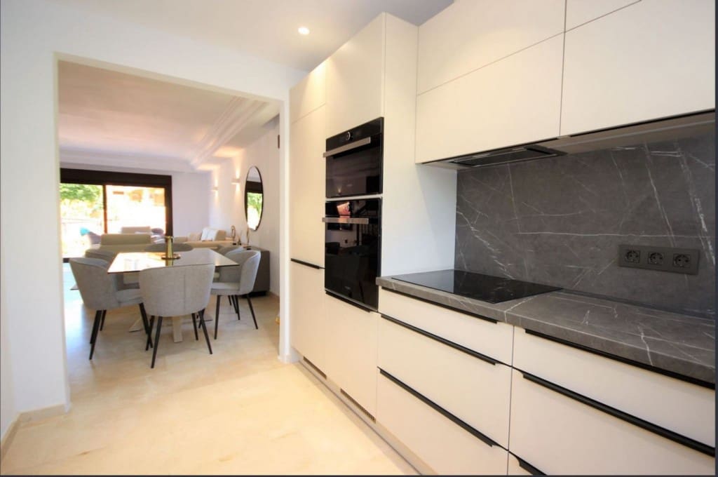 2 bedroom Townhouse for sale in Los Monteros with pool garage - € 1,150,000 (Ref: 9518406)